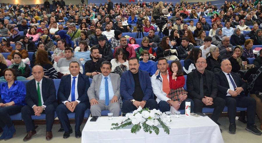 Yöntemli öğrenciler Mevlana'yı andı 6